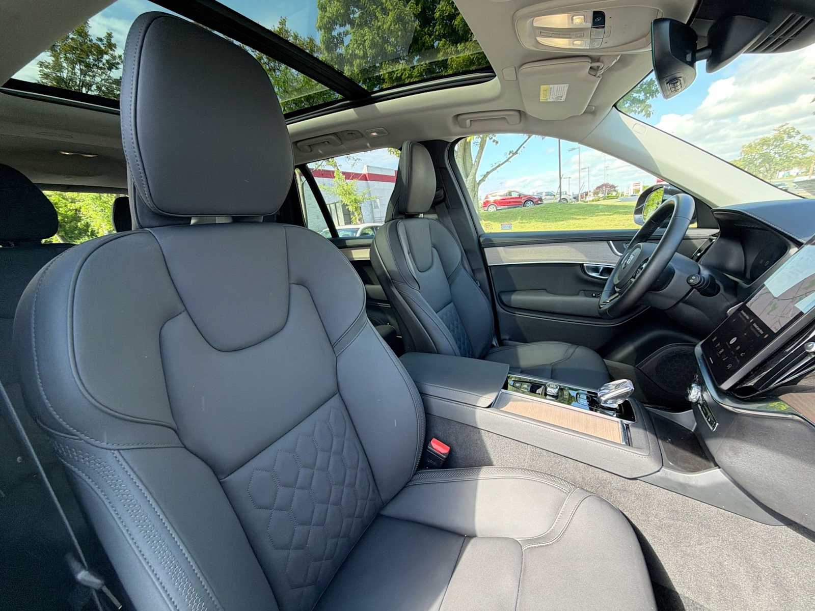 Thumbnail: 2025 Volvo XC90 - 16