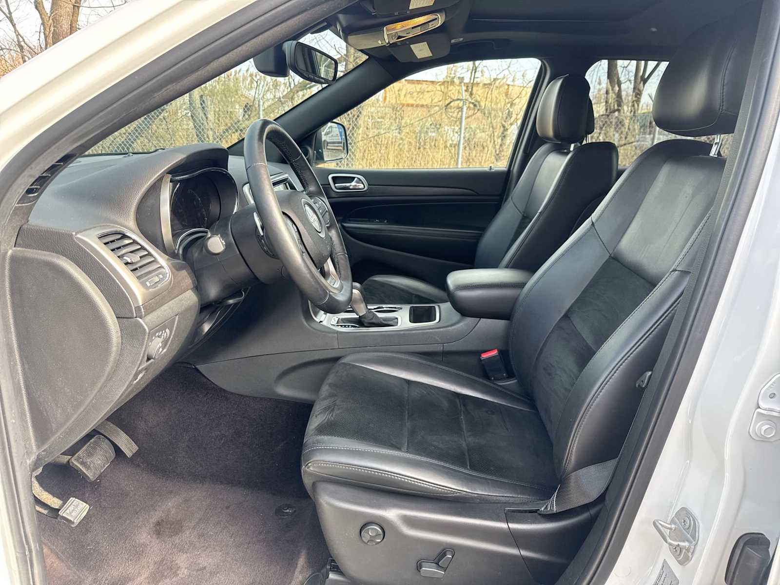 Thumbnail: 2017 Jeep Grand Cherokee - 11