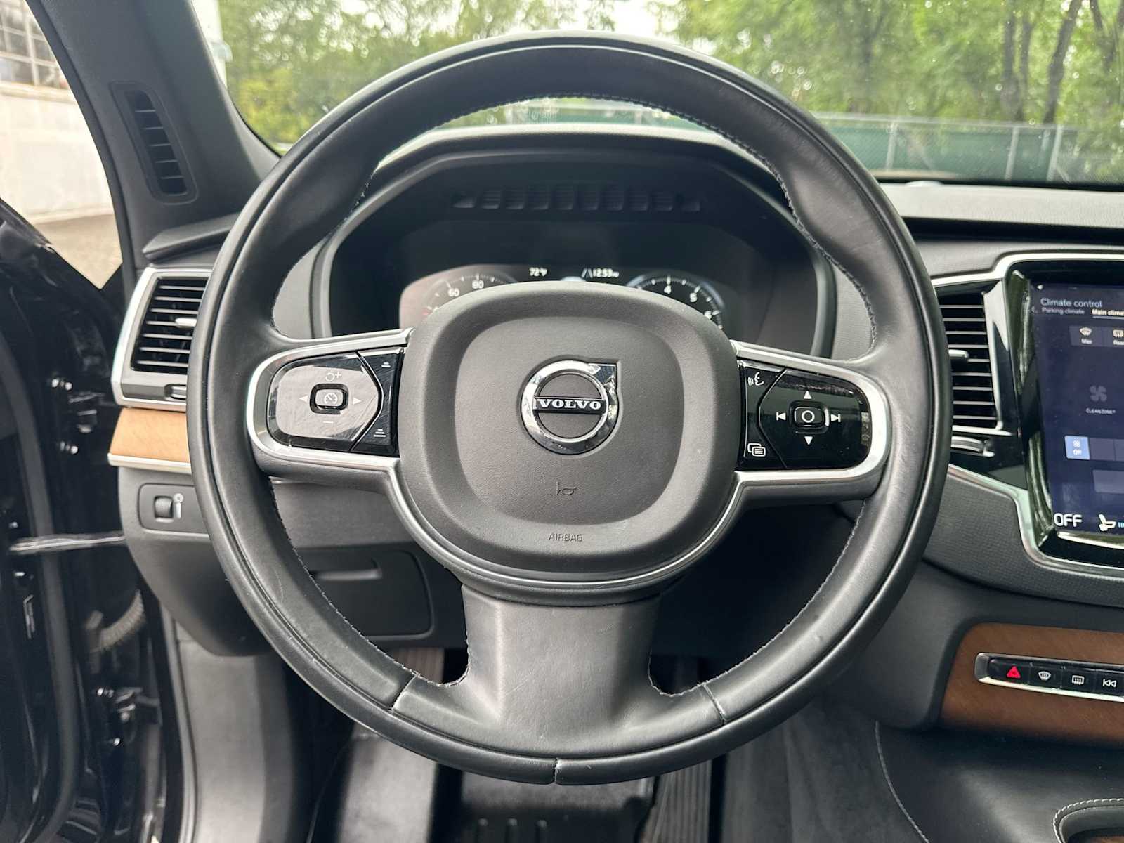 Thumbnail: 2017 Volvo XC90 - 24