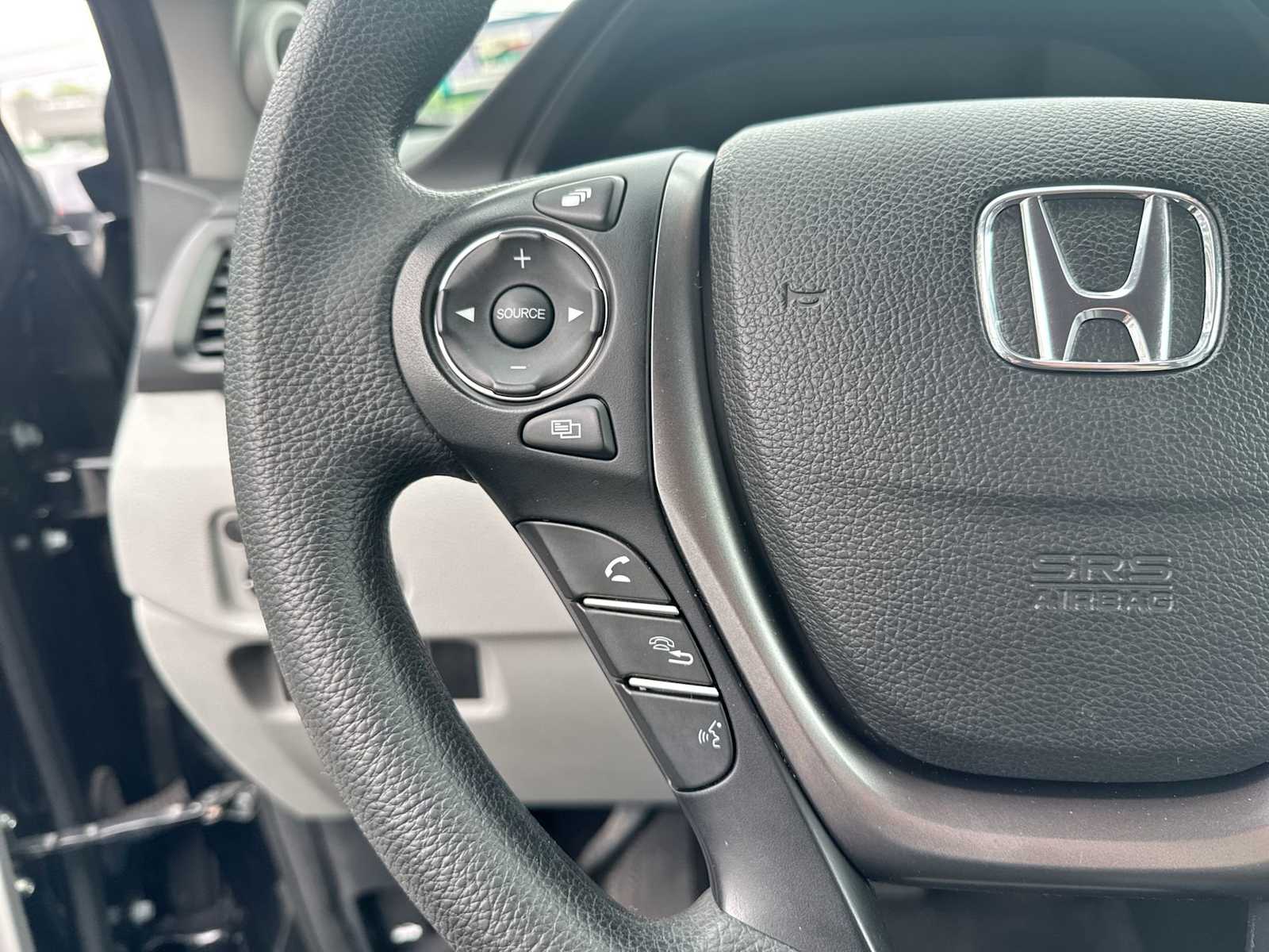 Thumbnail: 2017 Honda Pilot - 24