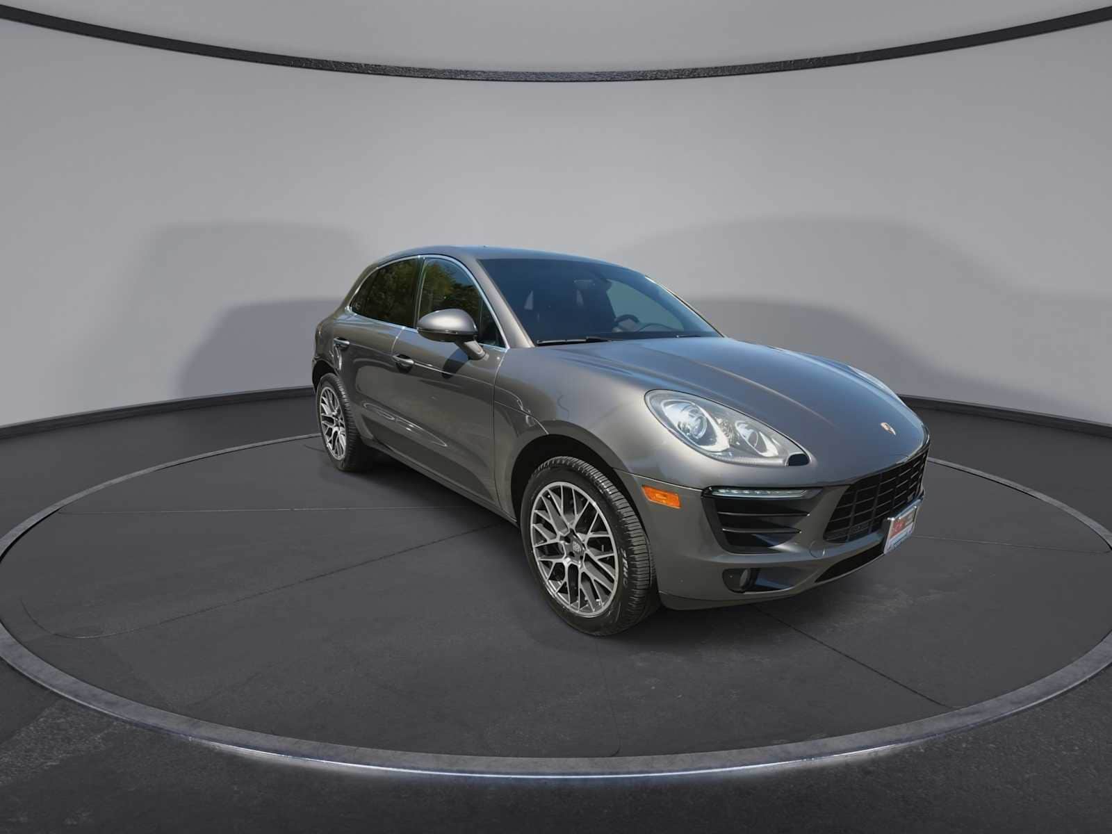 Thumbnail: 2016 Porsche Macan - 2