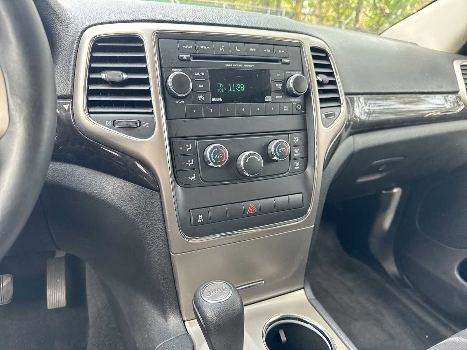 Thumbnail: 2012 Jeep Grand Cherokee - 26