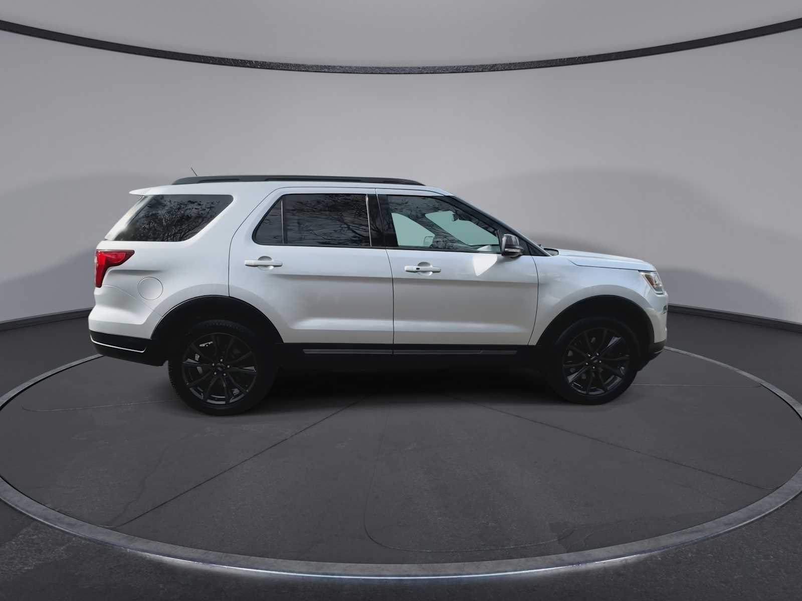 Thumbnail: 2019 Ford Explorer - 9