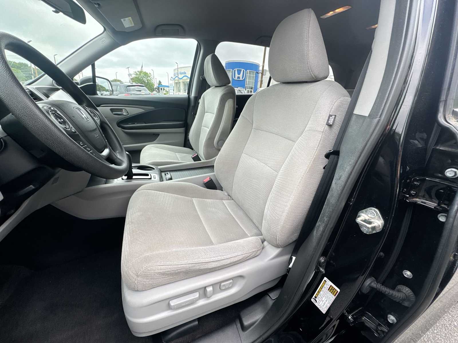 Thumbnail: 2017 Honda Pilot - 21