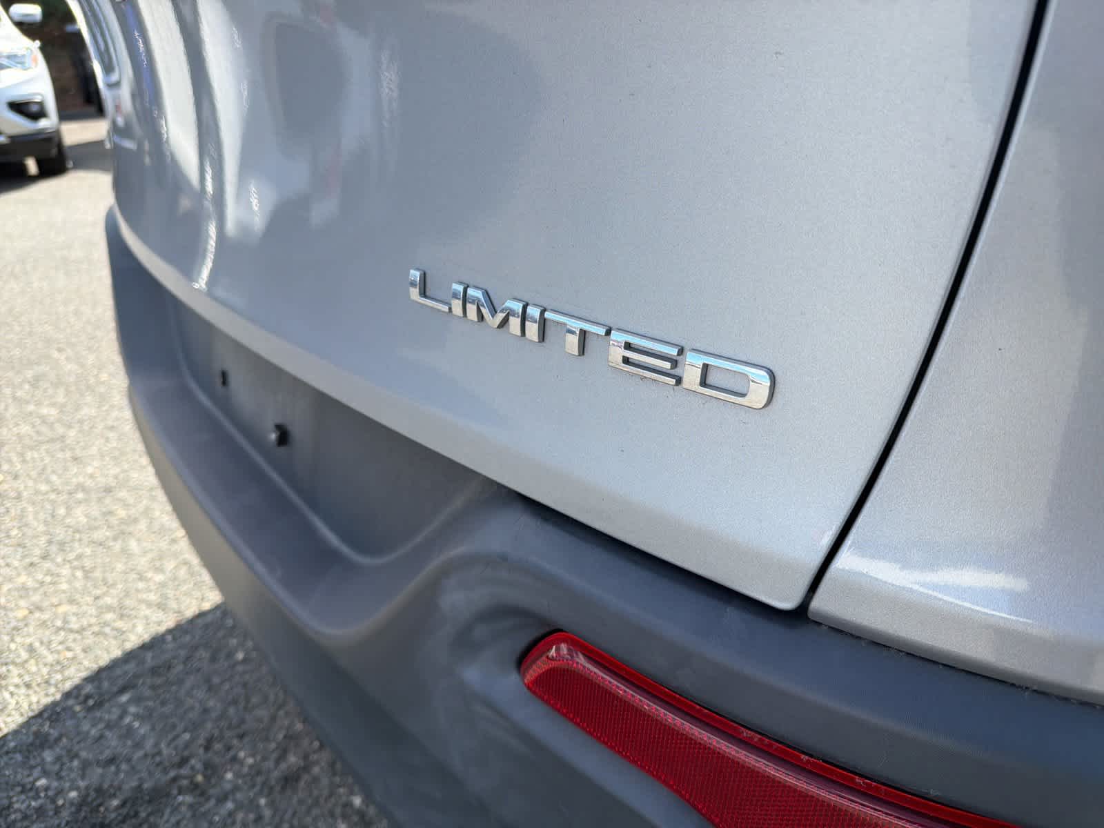 Thumbnail: 2015 Jeep Cherokee - 25