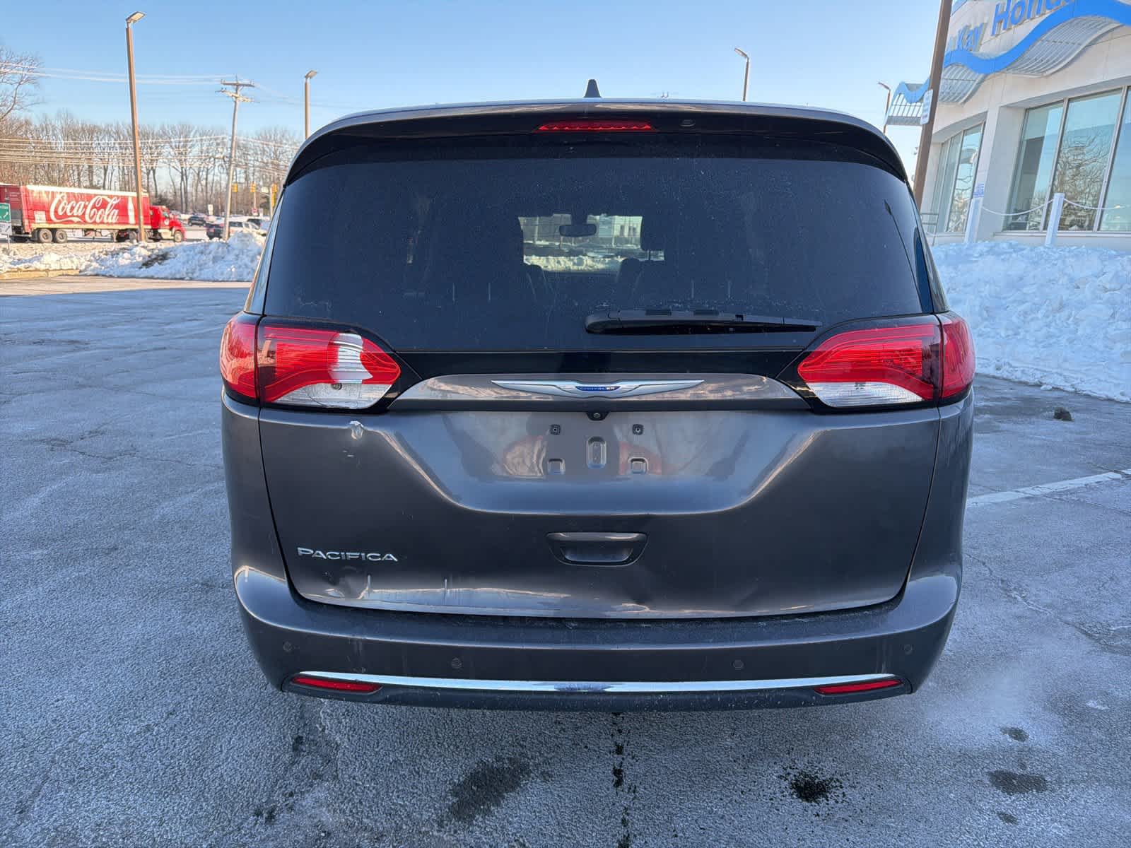 Thumbnail: 2018 Chrysler Pacifica - 4