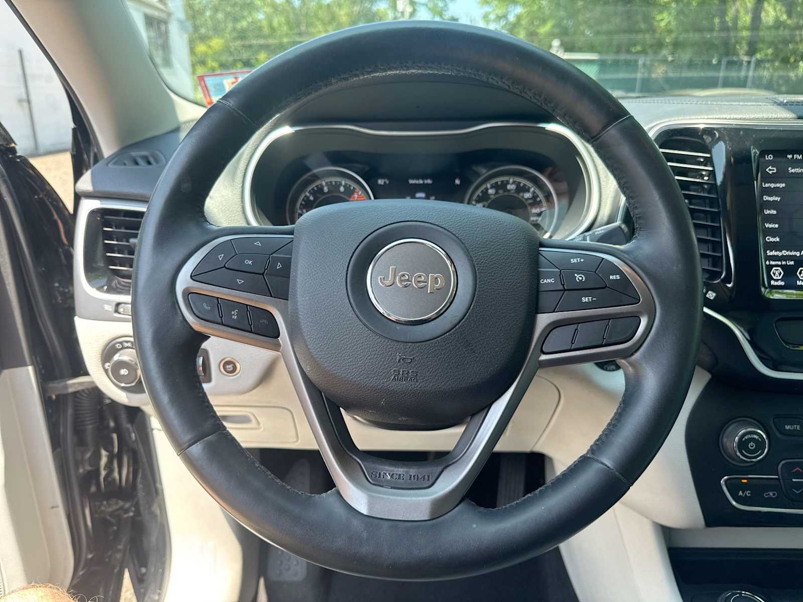 Thumbnail: 2020 Jeep Cherokee - 24