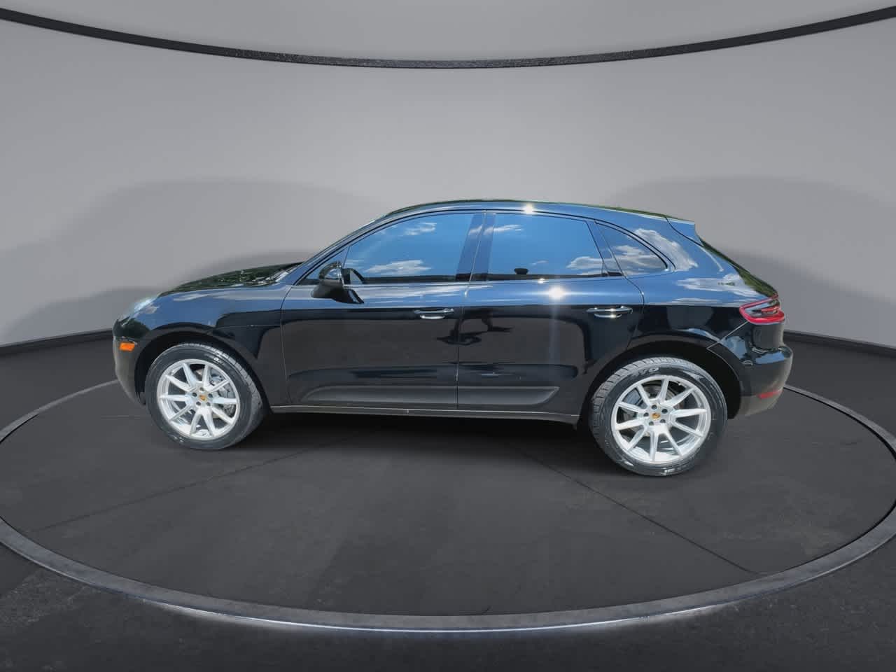 Thumbnail: 2018 Porsche Macan - 5