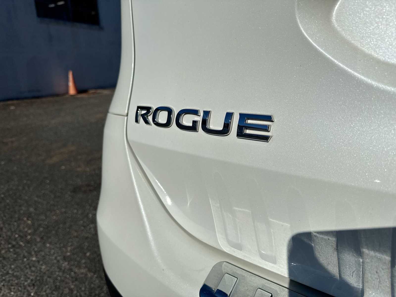 Thumbnail: 2016 Nissan Rogue - 18