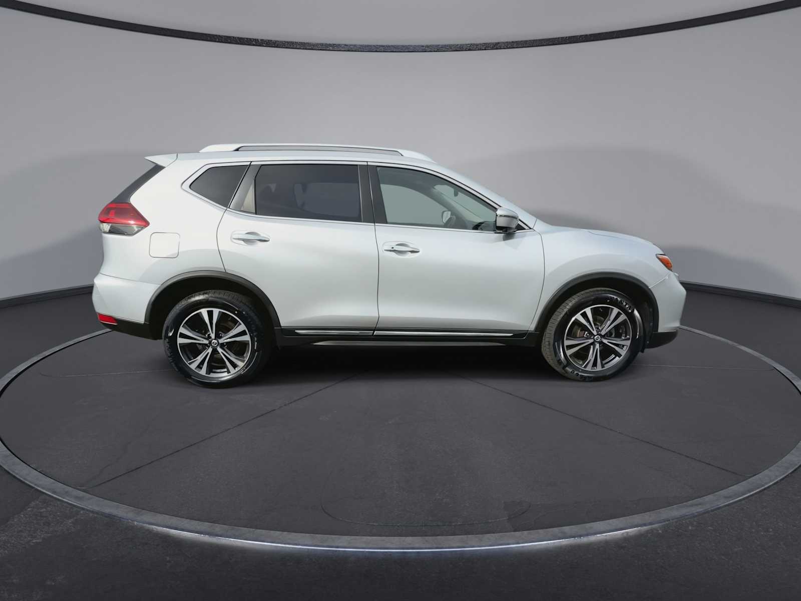 Thumbnail: 2018 Nissan Rogue - 9