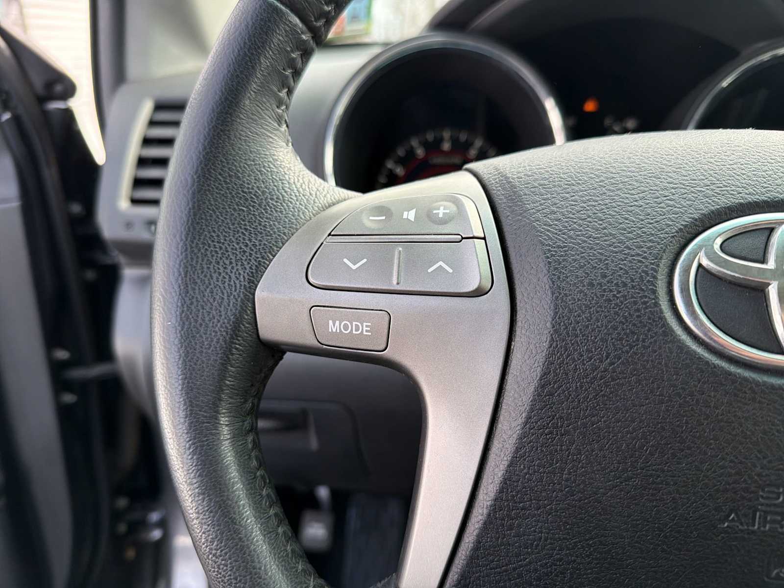 Thumbnail: 2010 Toyota Highlander - 25