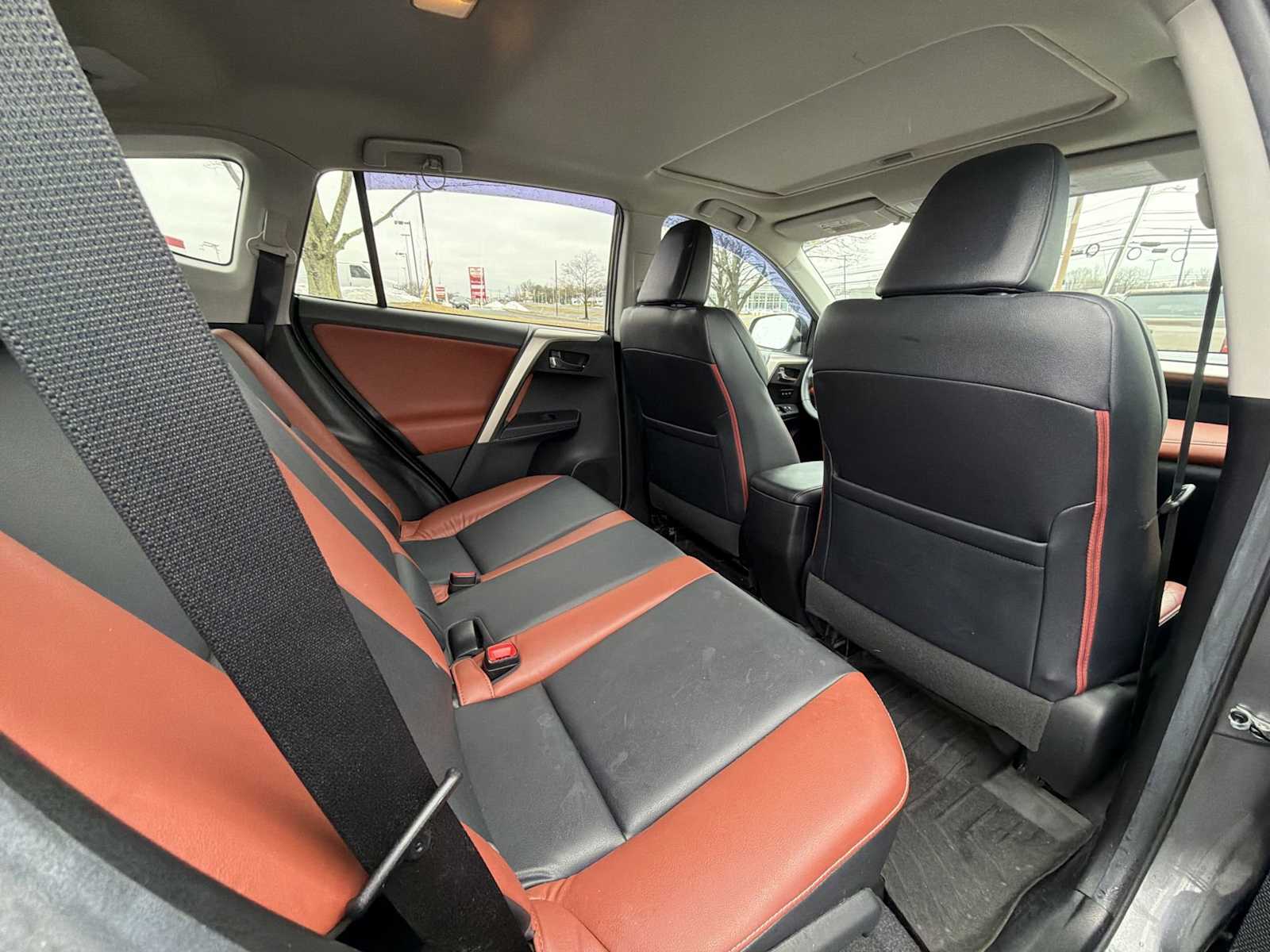 Thumbnail: 2015 Toyota RAV4 - 14