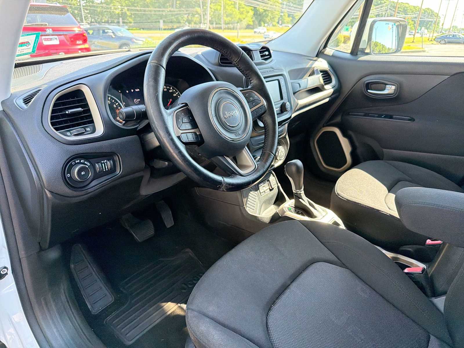 Thumbnail: 2016 Jeep Renegade - 10