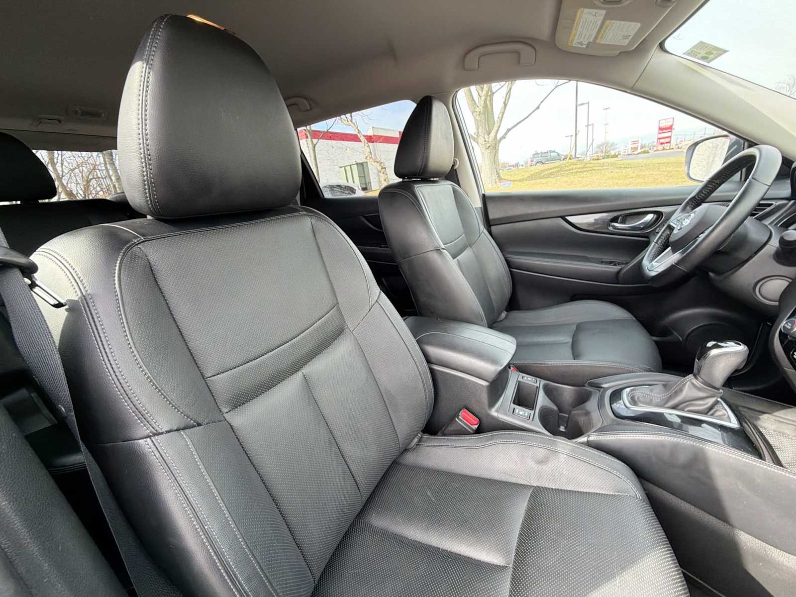 Thumbnail: 2018 Nissan Rogue - 17