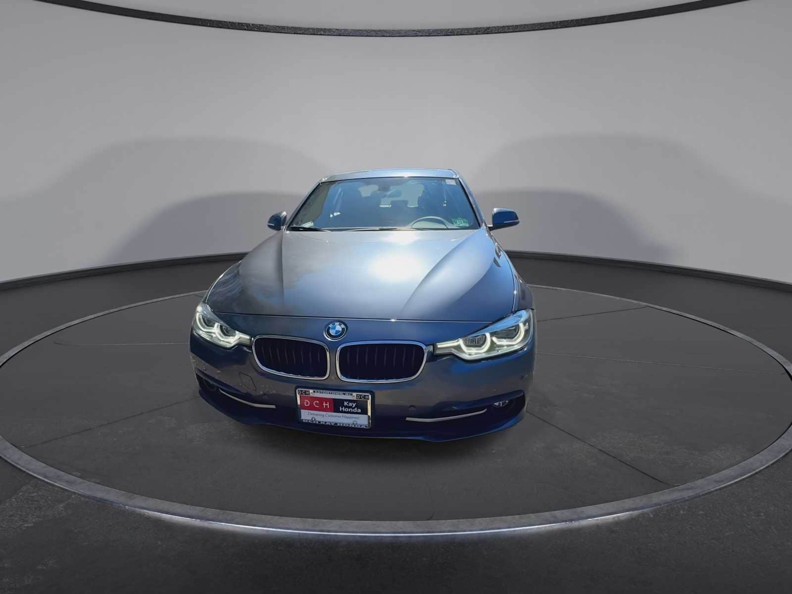 Thumbnail: 2017 BMW 3 Series - 3