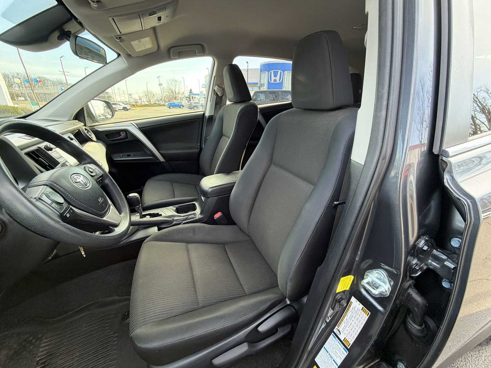 Thumbnail: 2017 Toyota RAV4 - 21