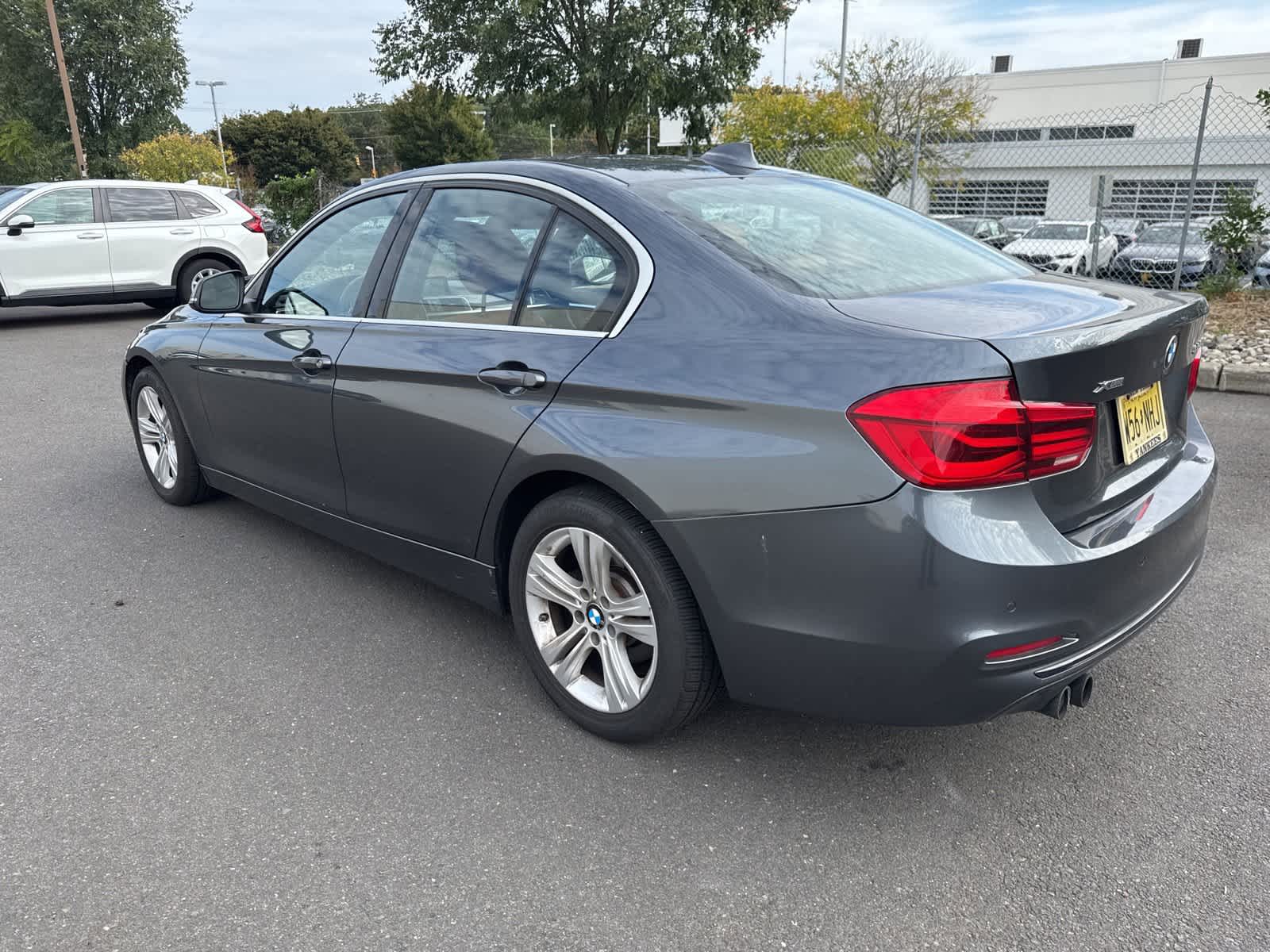 Thumbnail: 2017 BMW 3 Series - 3