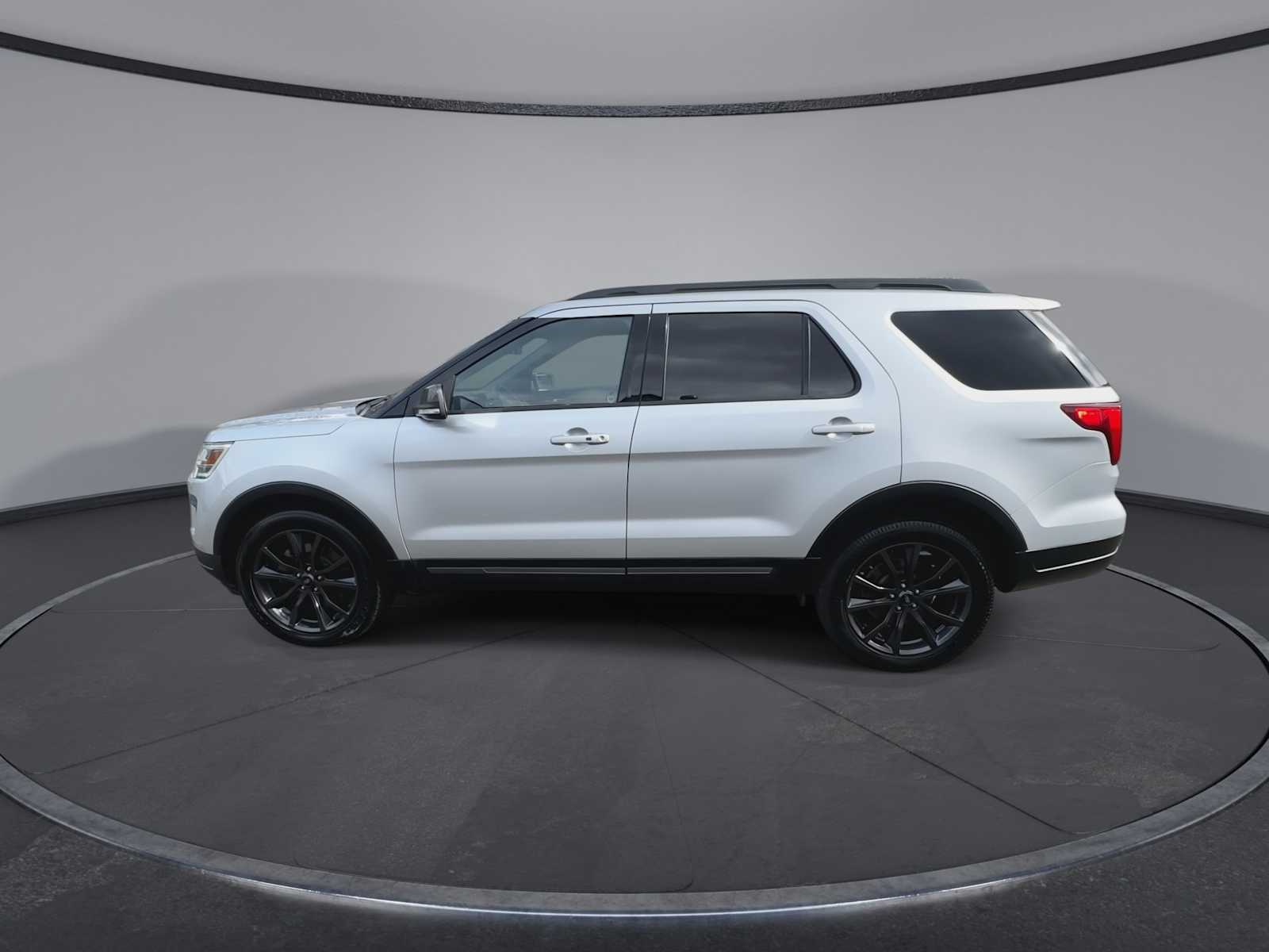 Thumbnail: 2019 Ford Explorer - 5