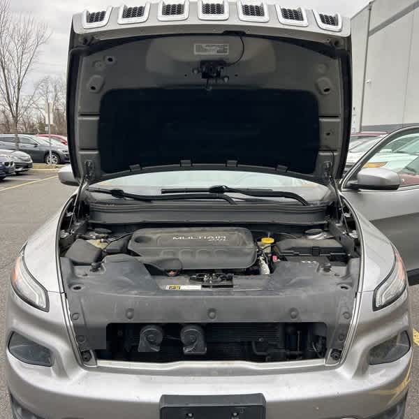 Thumbnail: 2015 Jeep Cherokee - 23