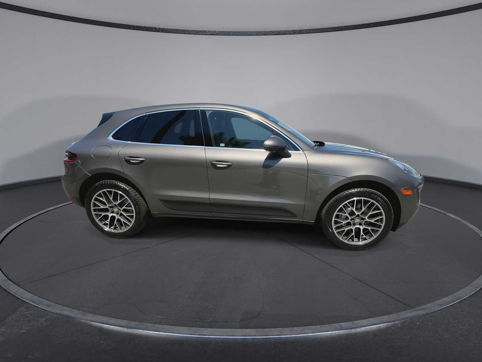 Thumbnail: 2016 Porsche Macan - 9