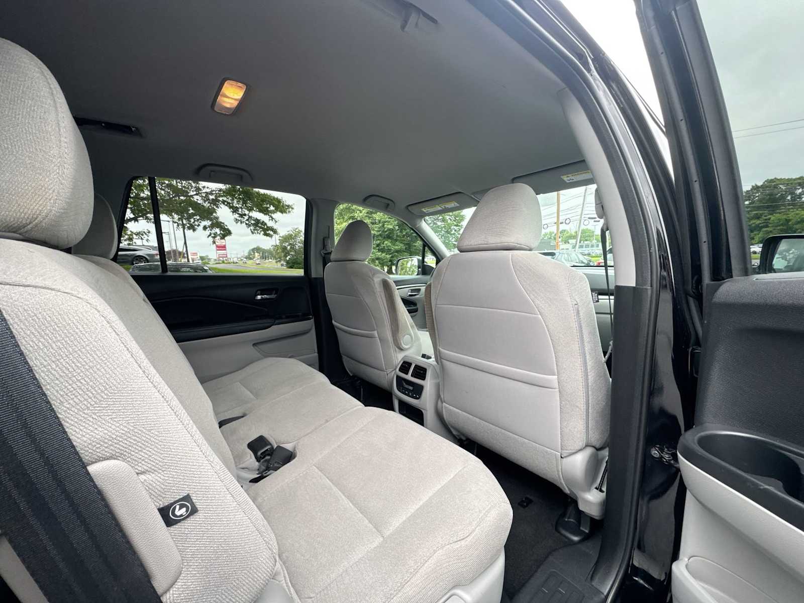 Thumbnail: 2017 Honda Pilot - 14