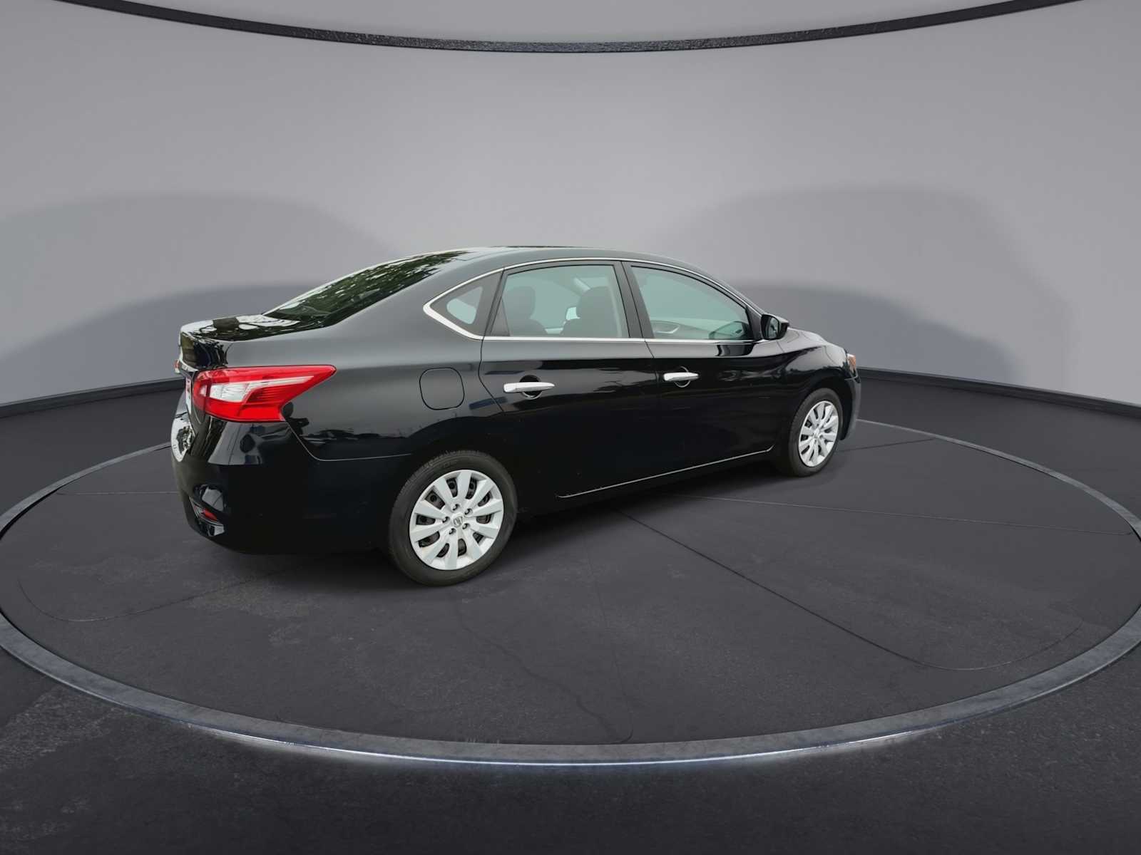 Thumbnail: 2018 Nissan Sentra - 8