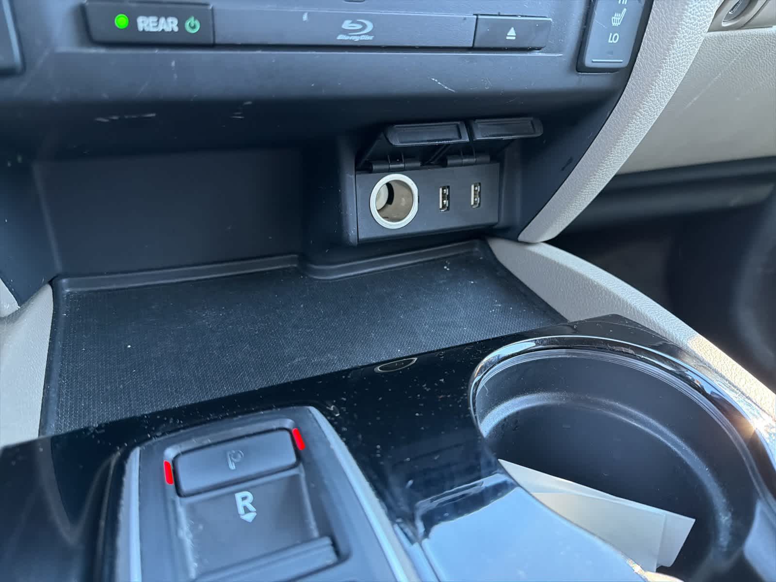 Thumbnail: 2016 Honda Pilot - 16