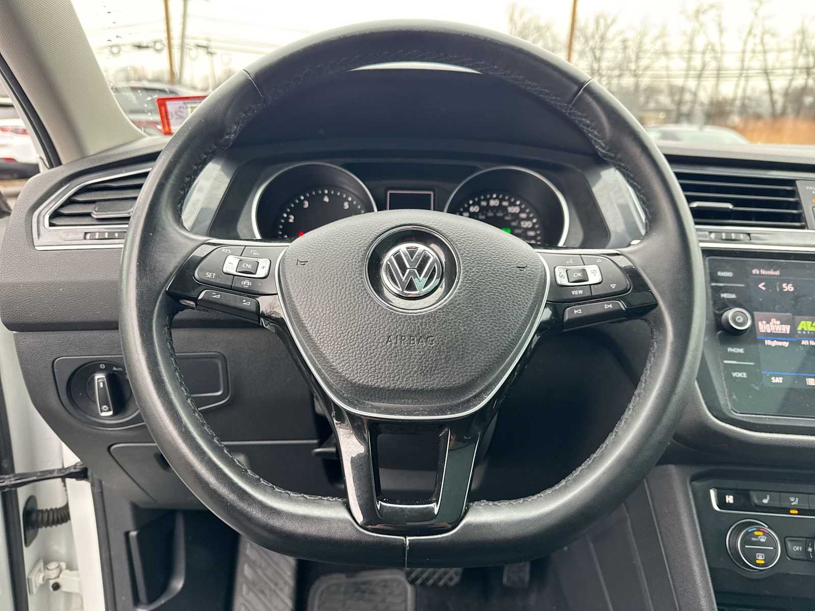 Thumbnail: 2019 Volkswagen Tiguan - 24