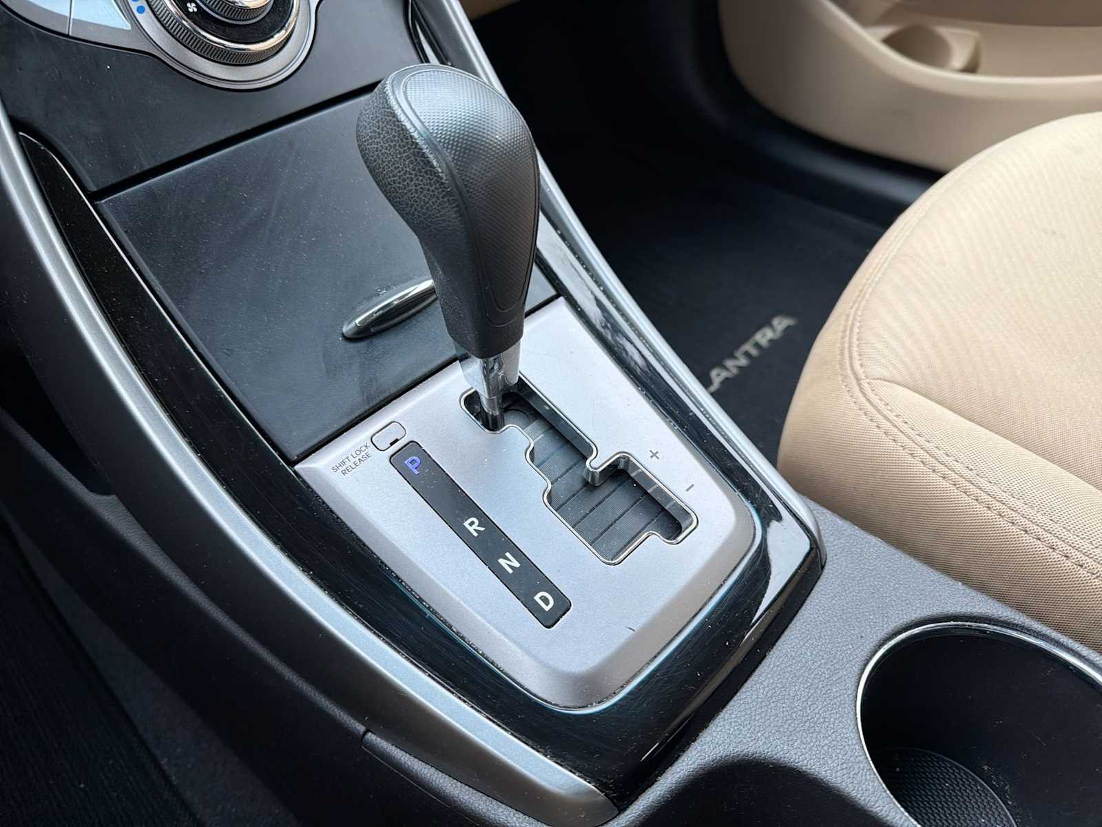 Thumbnail: 2013 Hyundai Elantra - 28