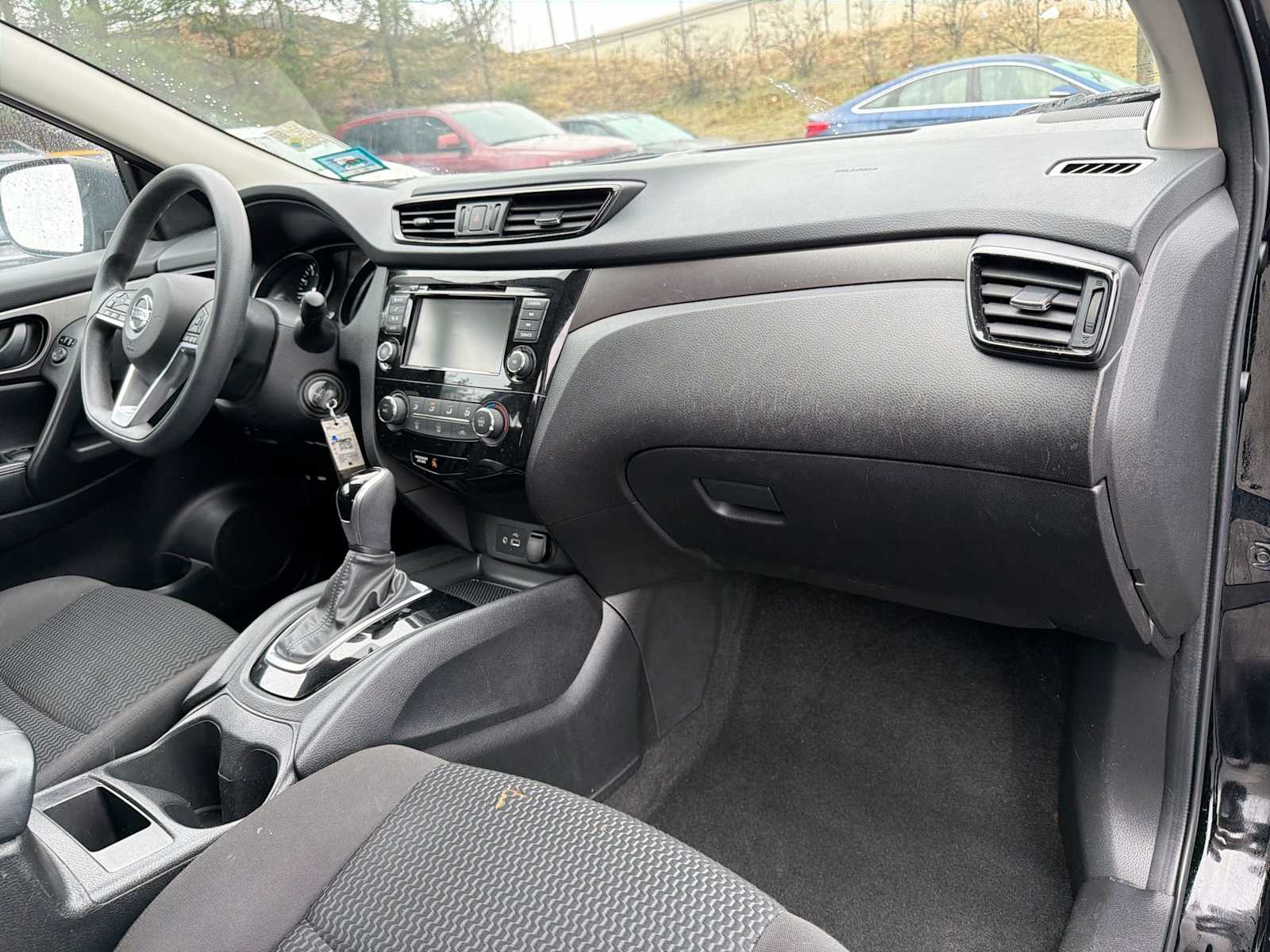 Thumbnail: 2020 Nissan Rogue Sport - 16