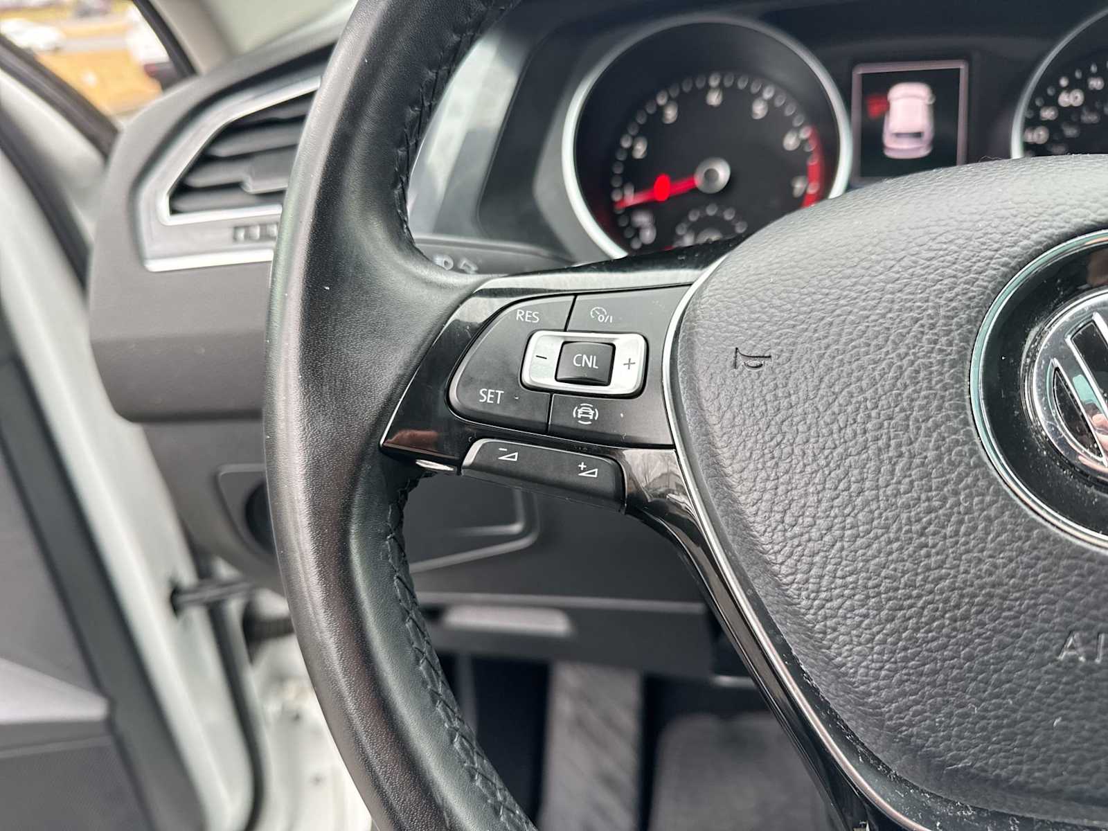 Thumbnail: 2019 Volkswagen Tiguan - 25