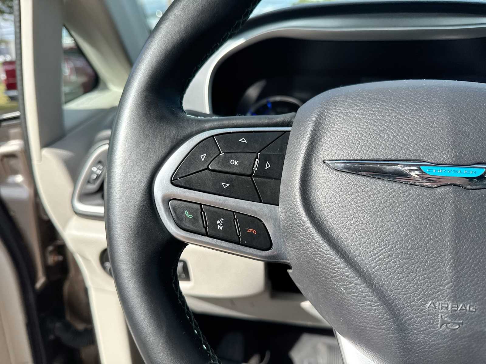 Thumbnail: 2018 Chrysler Pacifica - 24