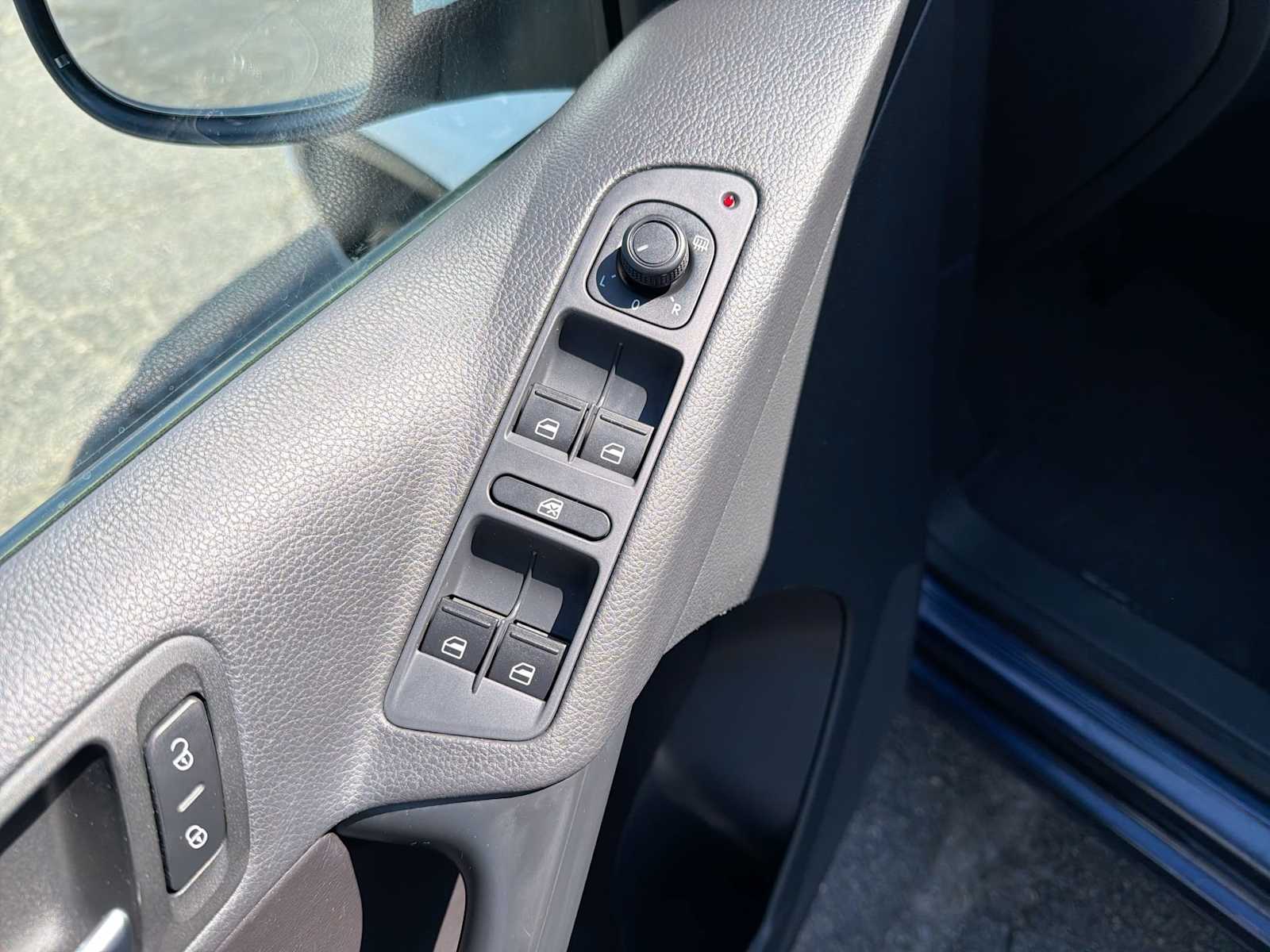 Thumbnail: 2016 Volkswagen Tiguan - 21