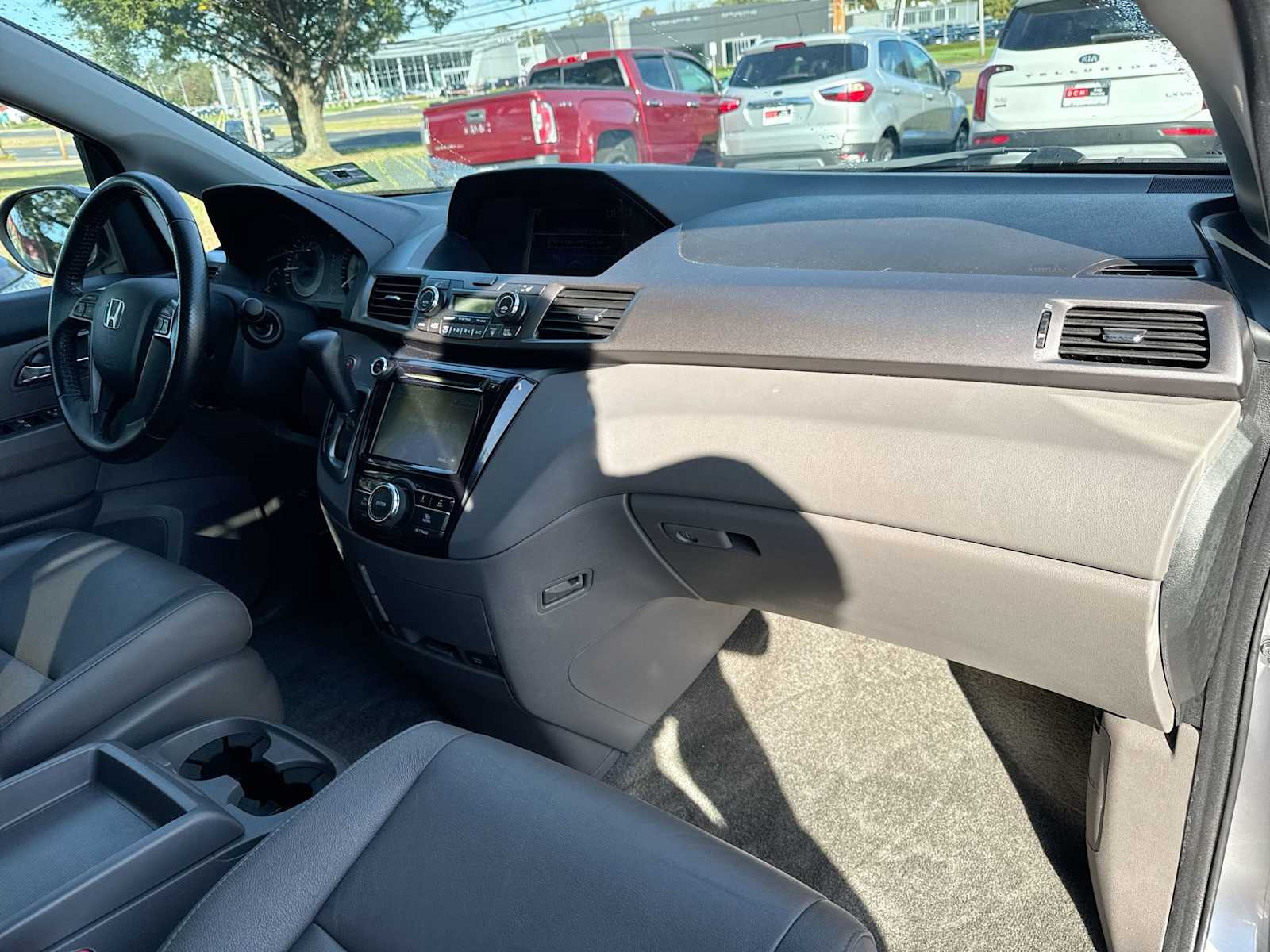 Thumbnail: 2015 Honda Odyssey - 16