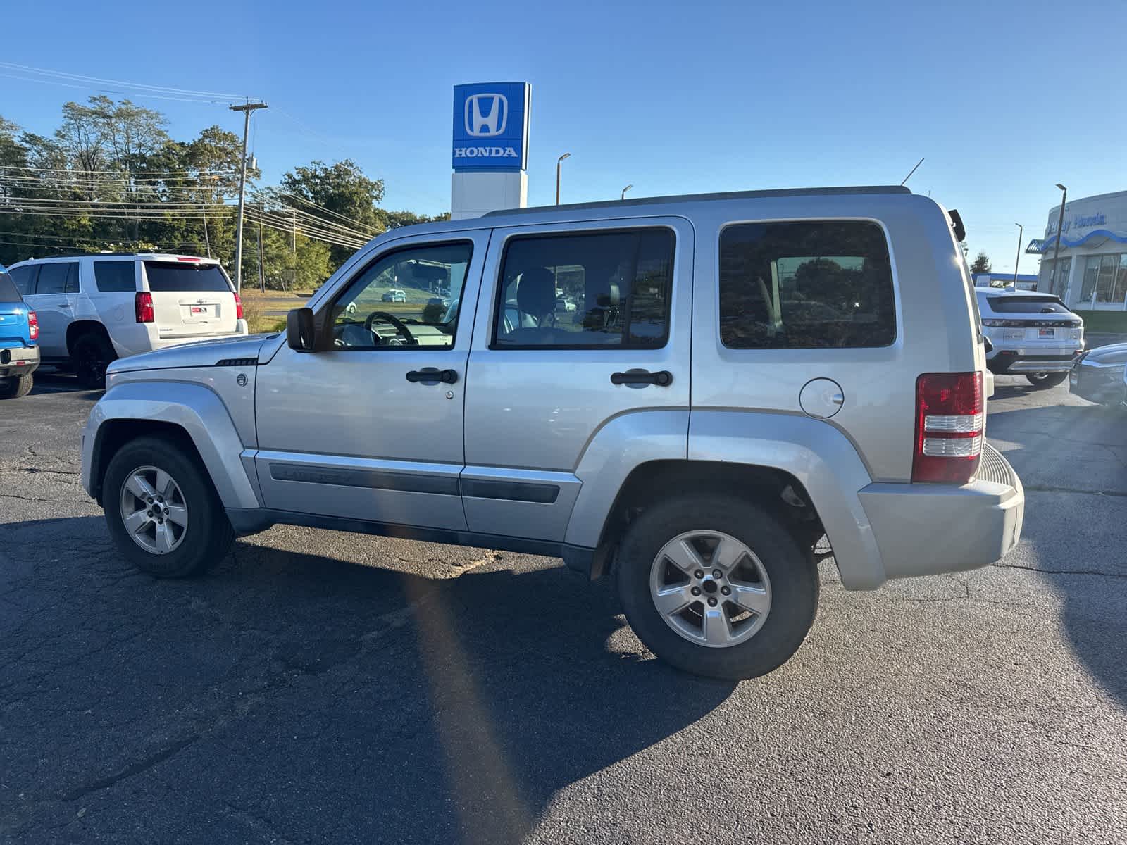 Thumbnail: 2011 Jeep Liberty - 2