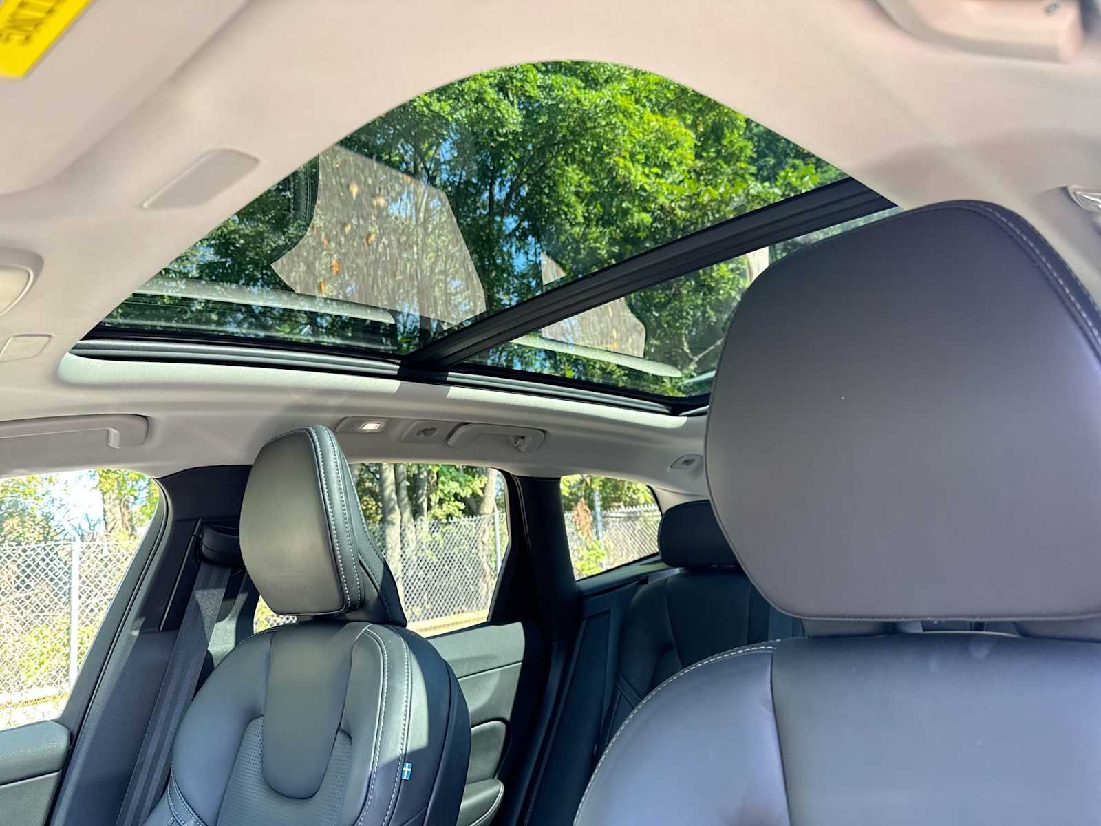 Thumbnail: 2022 Volvo XC60 - 23