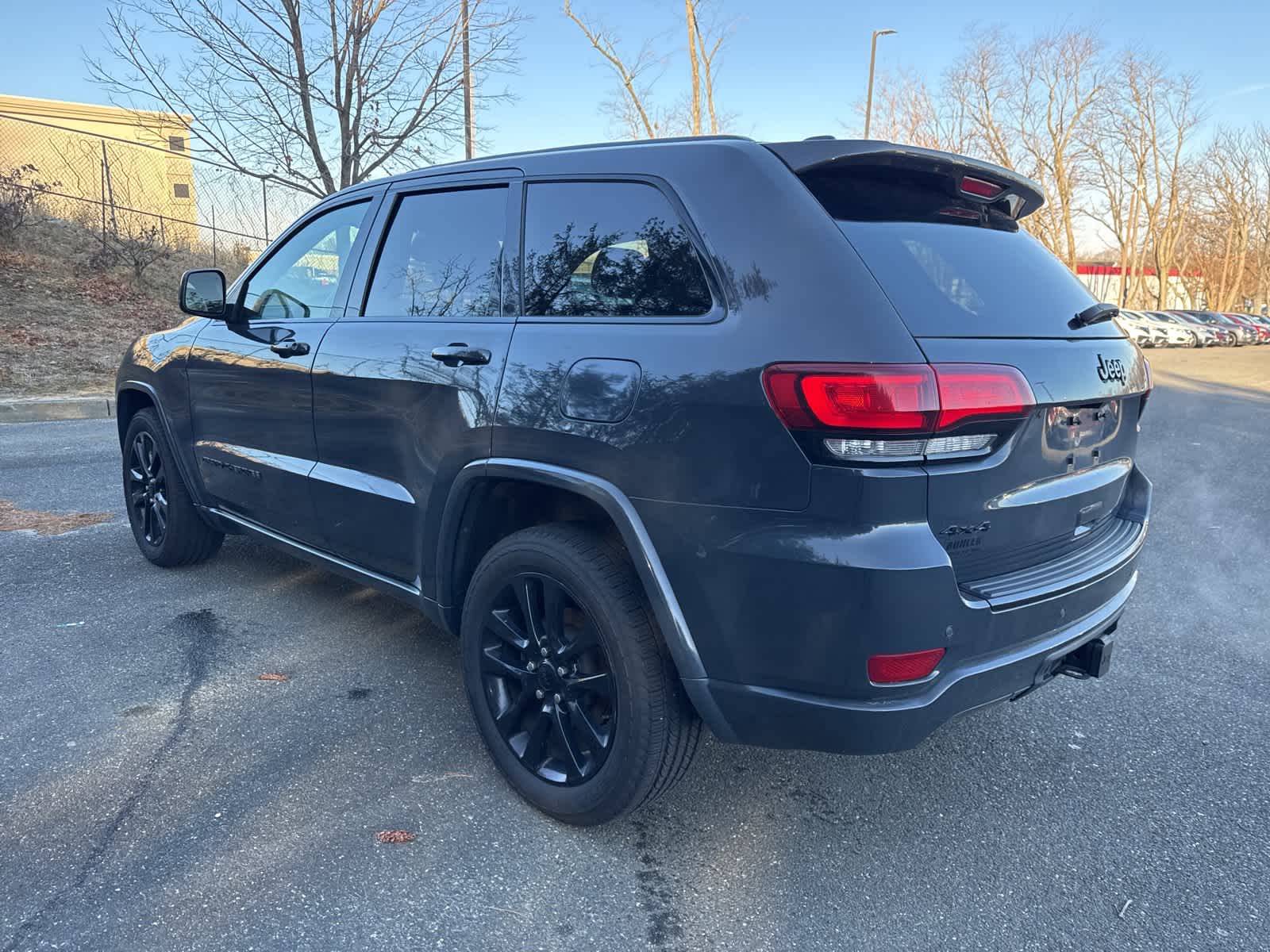 Thumbnail: 2017 Jeep Grand Cherokee - 3