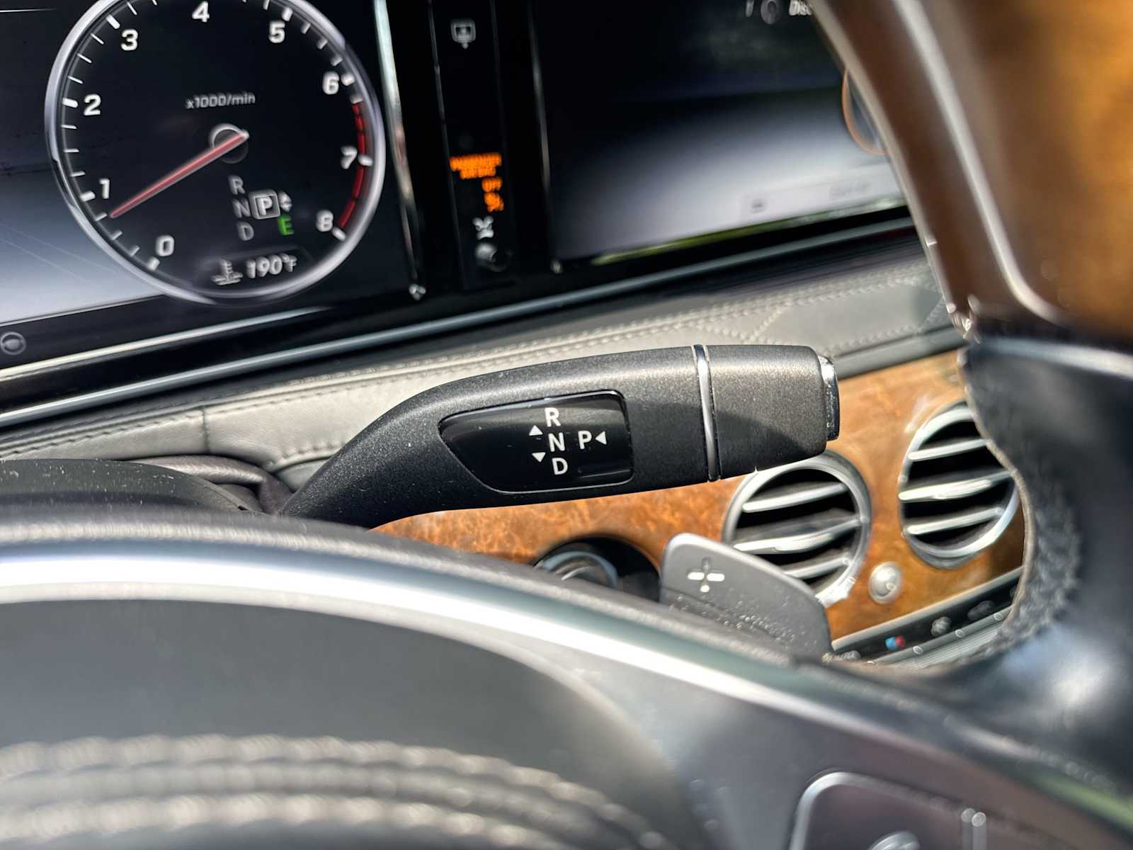 Thumbnail: 2015 Mercedes-Benz S-Class - 32