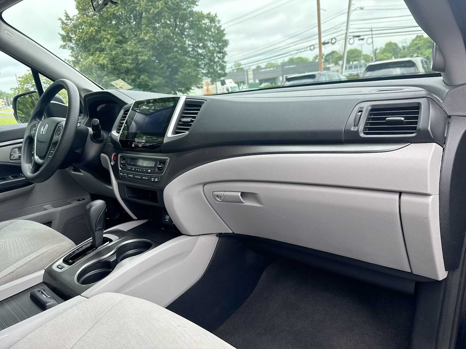 Thumbnail: 2017 Honda Pilot - 16