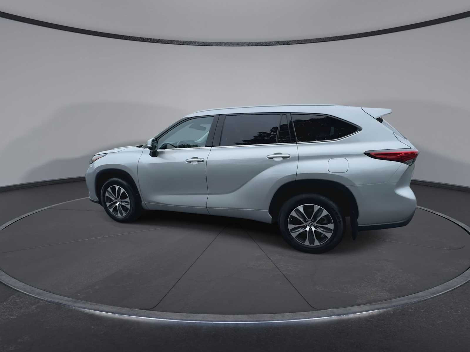 2022 Toyota Highlander XLE 5
