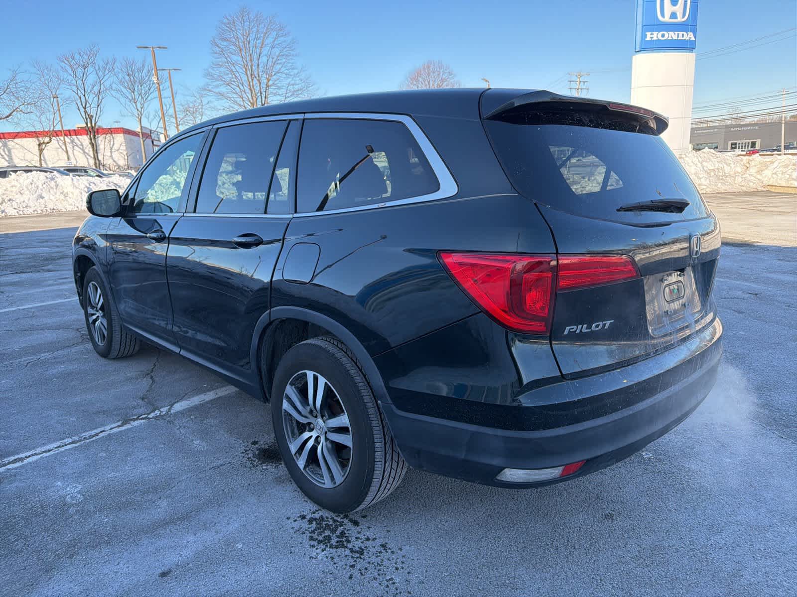 Thumbnail: 2016 Honda Pilot - 3