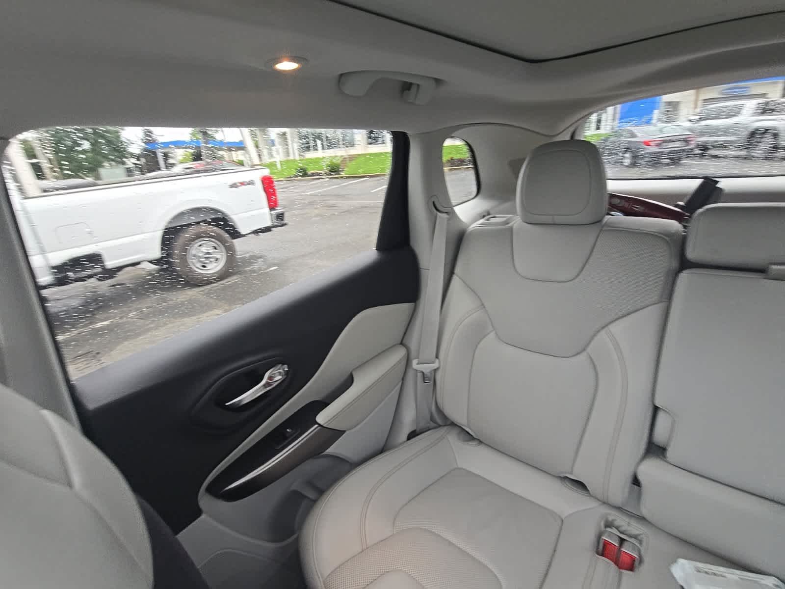 Thumbnail: 2020 Jeep Cherokee - 16