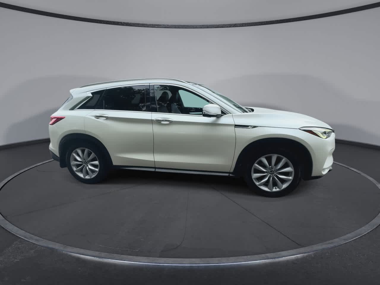 Thumbnail: 2019 INFINITI QX50 - 9