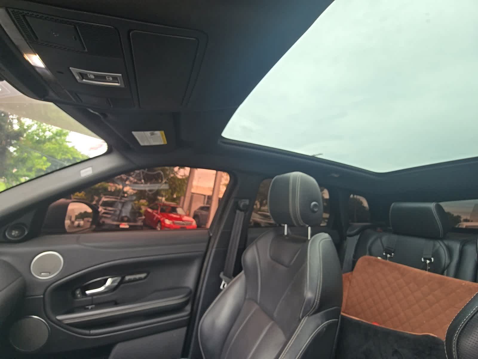 Thumbnail: 2017 Land Rover Range Rover Evoque - 10