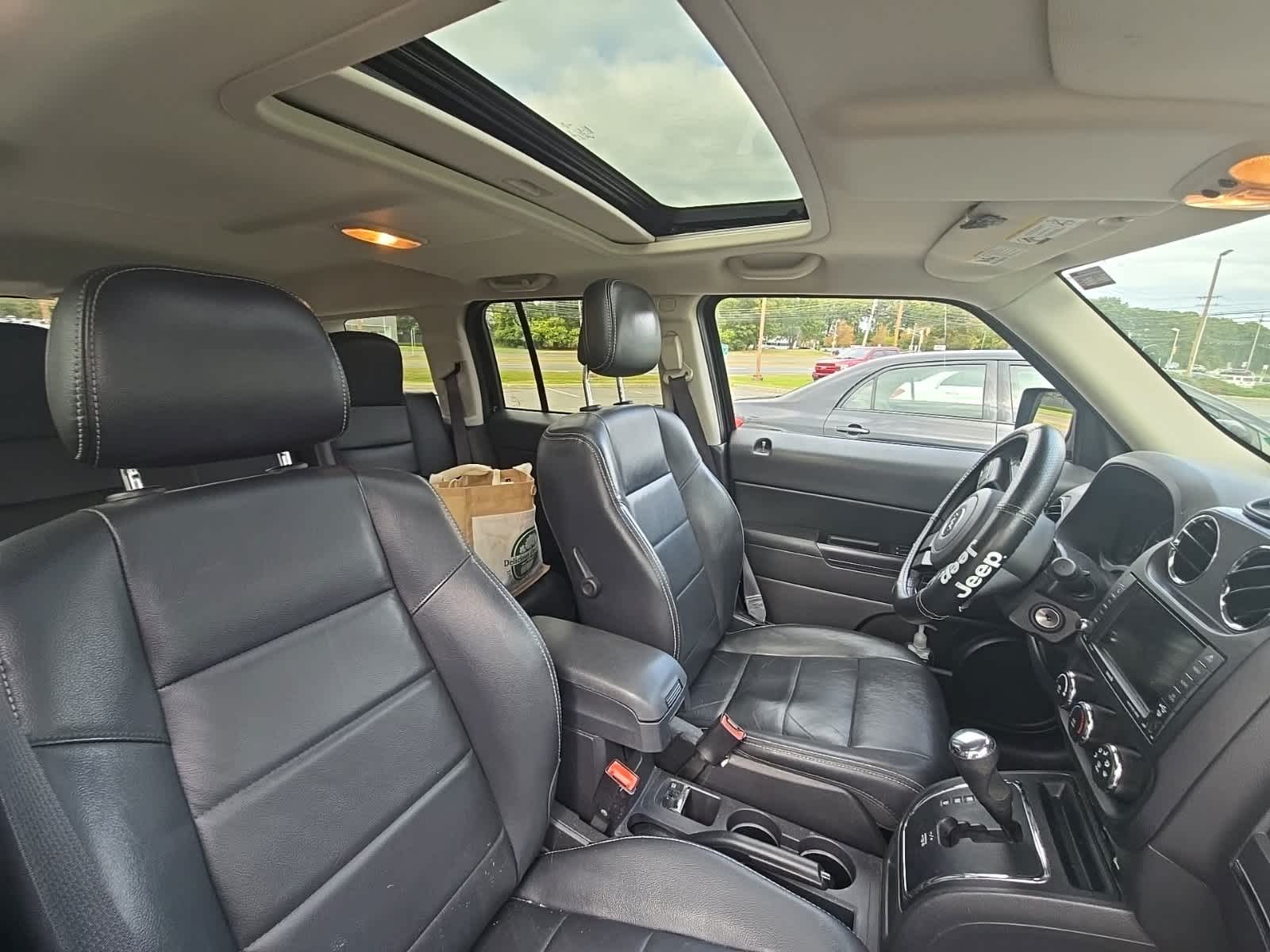 Thumbnail: 2016 Jeep Patriot - 11