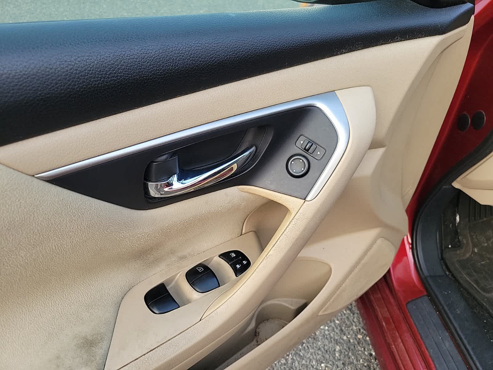 Thumbnail: 2015 Nissan Altima - 14
