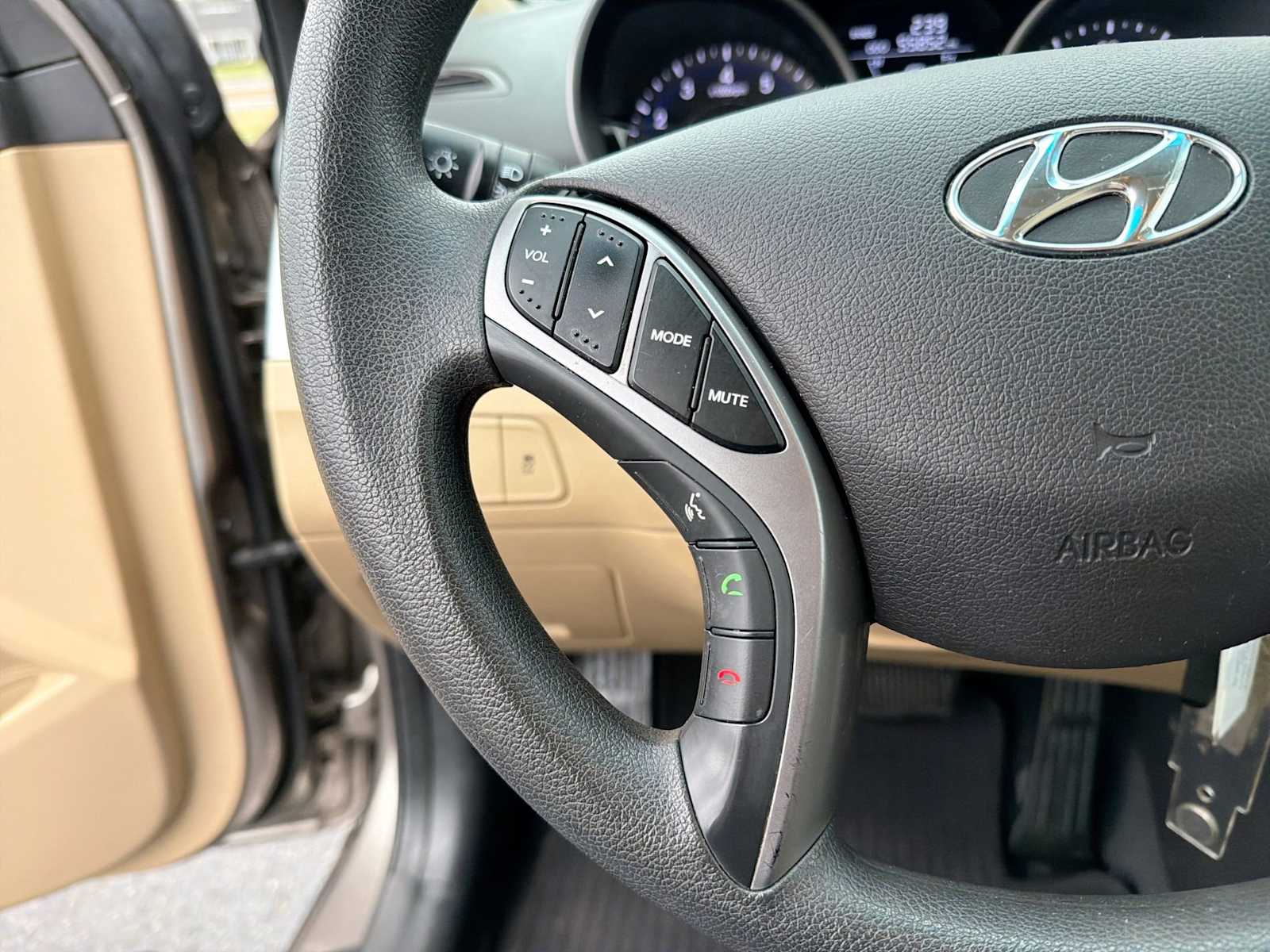 Thumbnail: 2013 Hyundai Elantra - 24