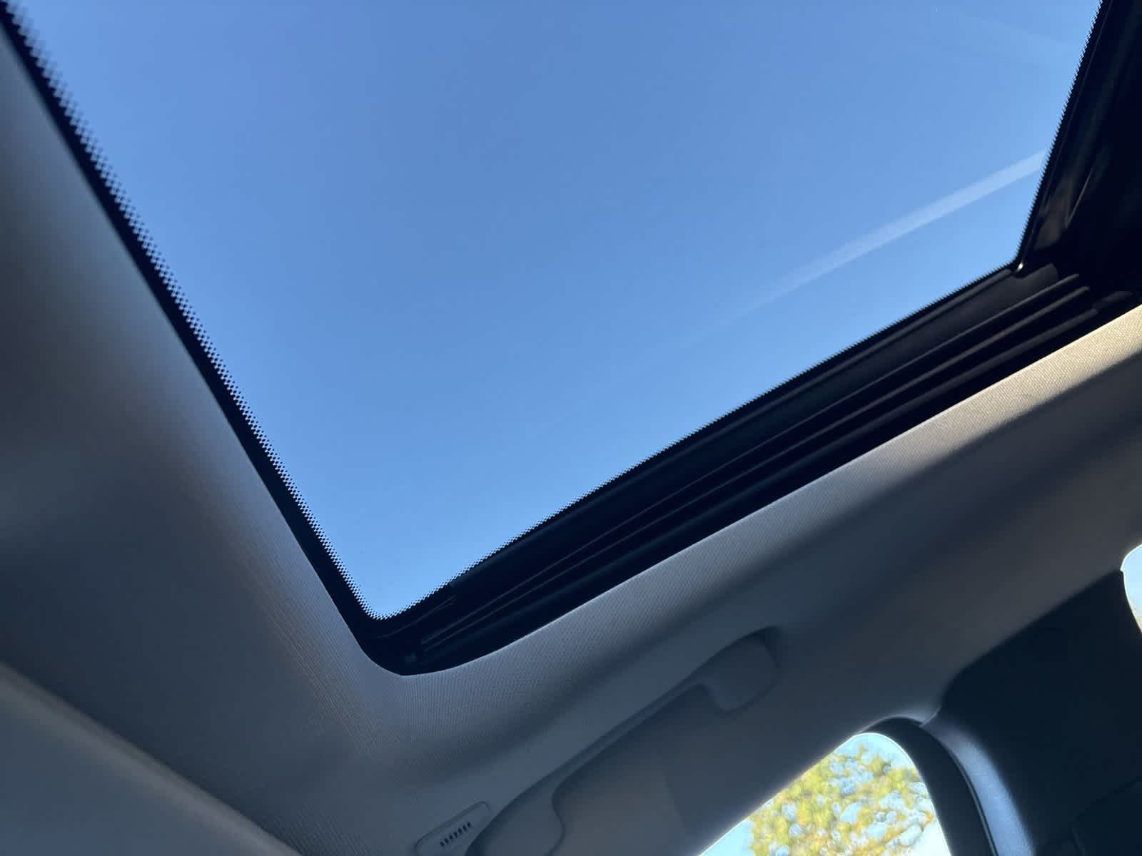 Thumbnail: 2019 Jeep Cherokee - 16