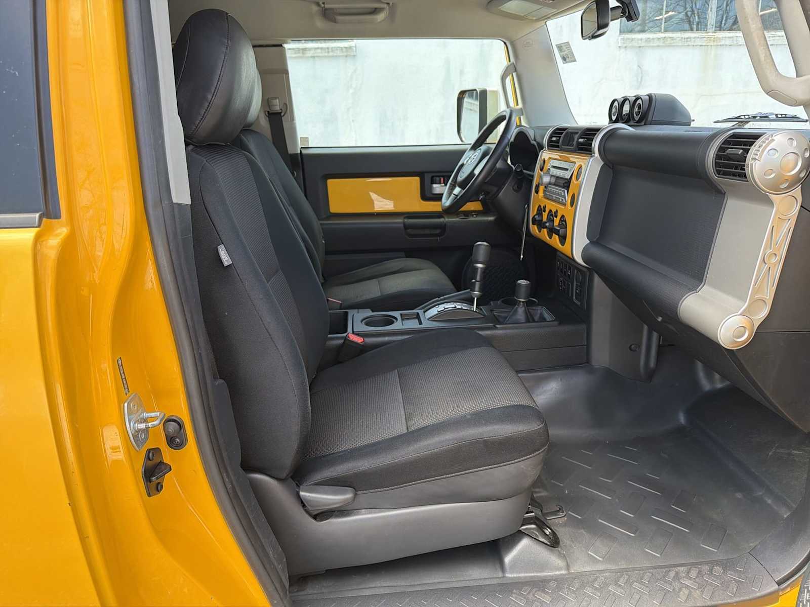 Thumbnail: 2010 Toyota FJ Cruiser - 13