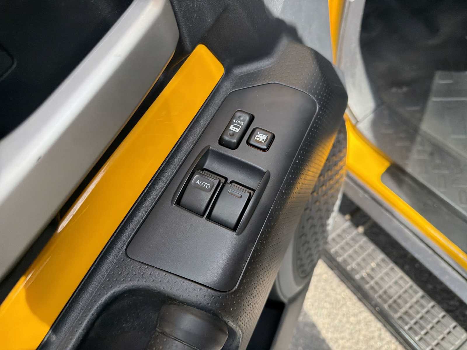 Thumbnail: 2010 Toyota FJ Cruiser - 20